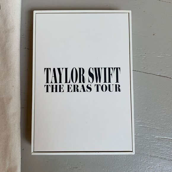 Taylor Swift The Eras Tour cream Tote bag and 10 postcards in a box - Picture 7 of 9